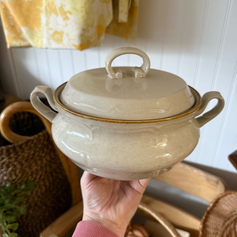 Elegant Cream Ceramic Tureen with Lid